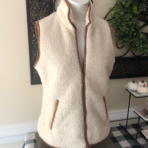 Old navy size medium white Sherpa vest